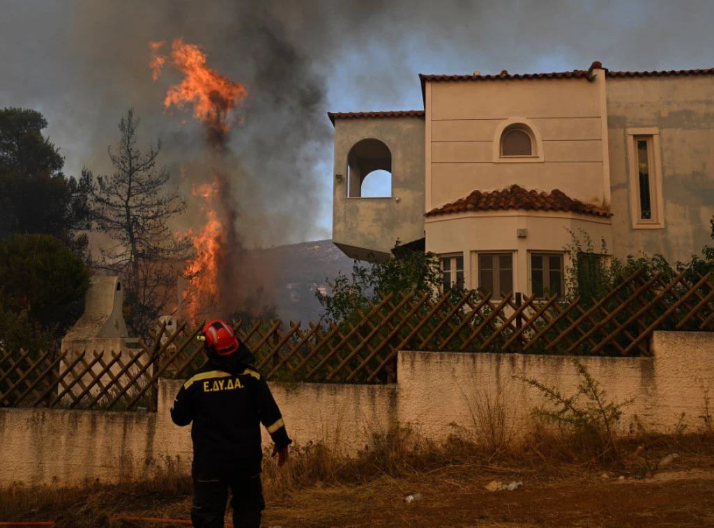 410585_greece-wildfires_f.webp