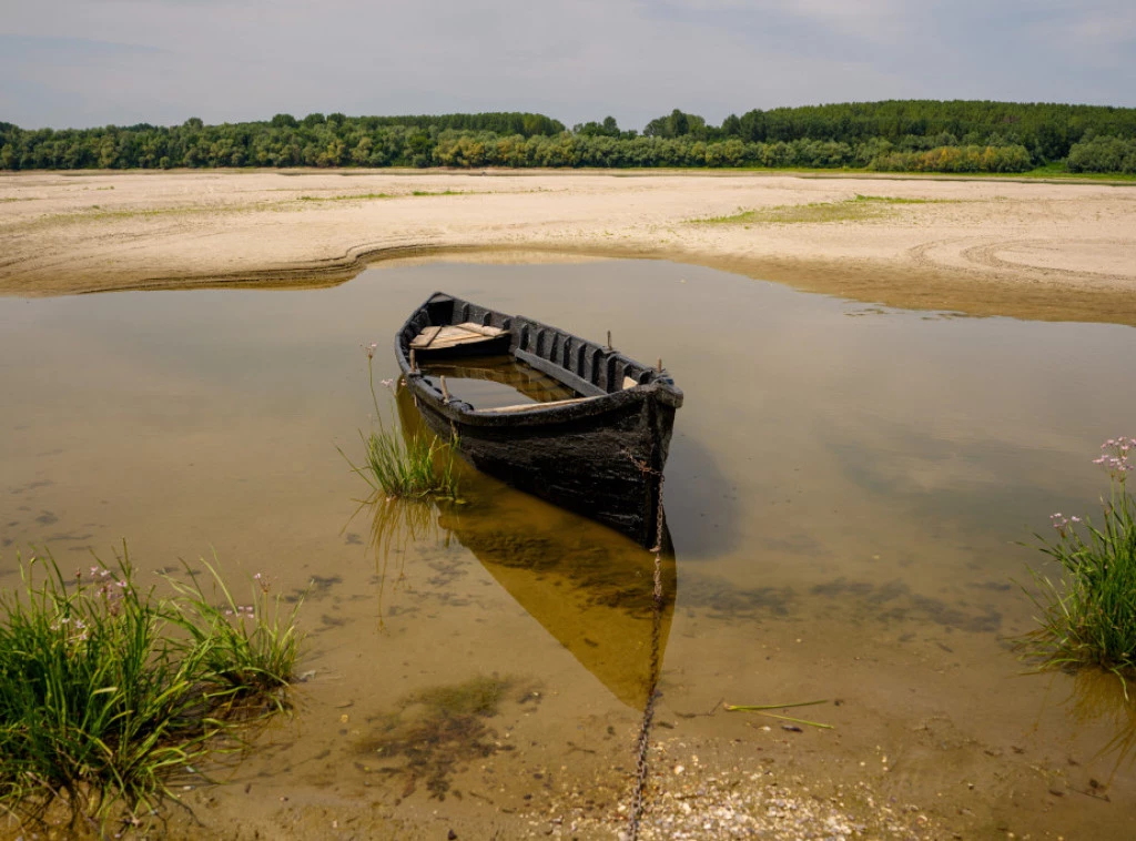410960_aptopix-romania-extreme-weather-danube-drought_f (1).webp