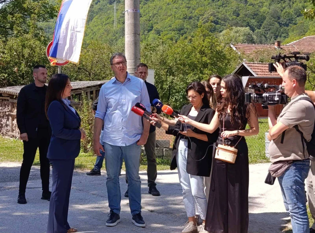 411025_vucic-jezero-poseta_f.webp