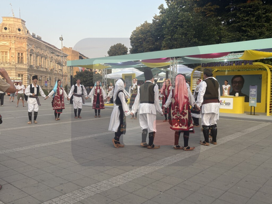 412235_smitrovica-expo-karavan_iff.jpg