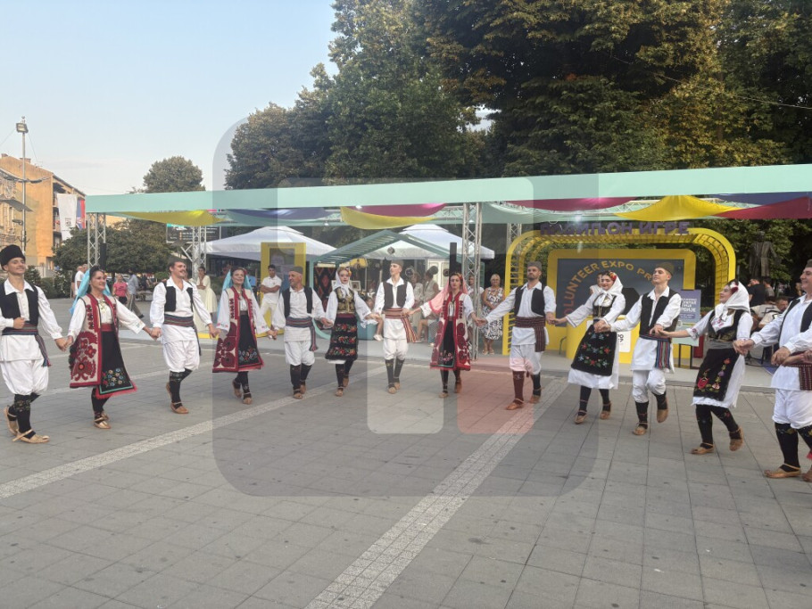 412236_smitrovica-expo-karavan_iff.jpg