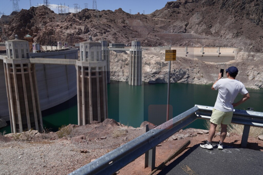 412259_colorado-river-lake-mead_iff.jpg