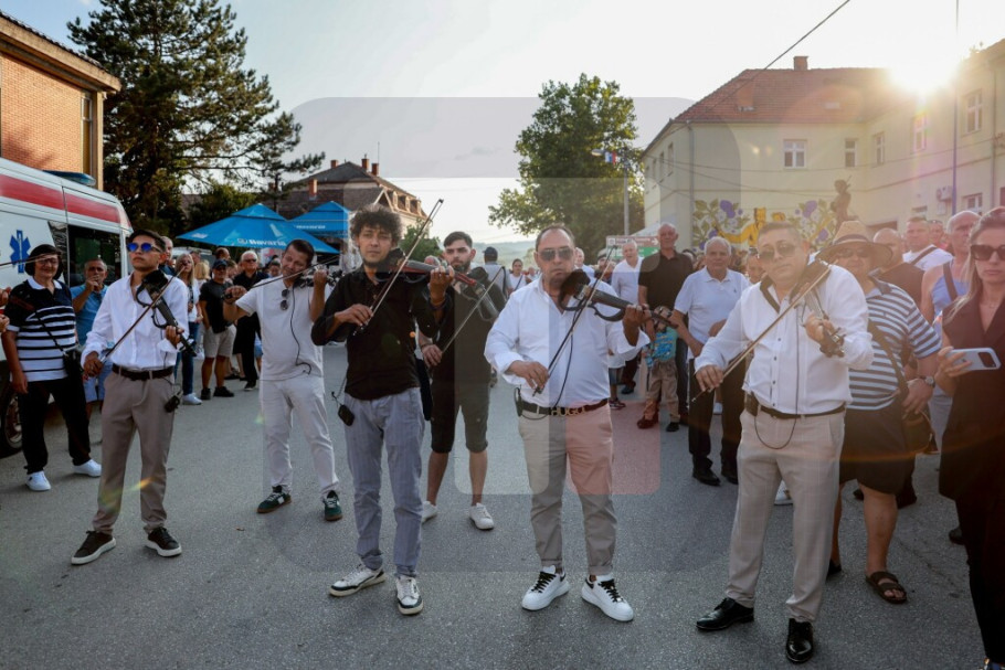 414060_pranjani-violinisti-sabor_iff.jpg