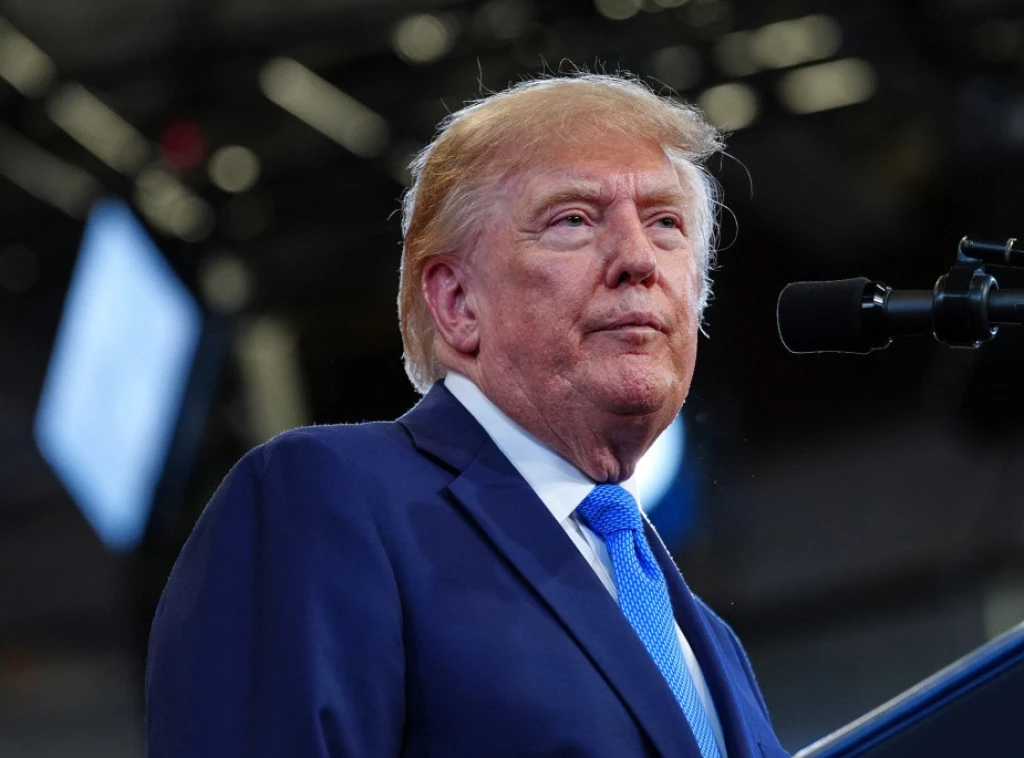 414215_trump_f.webp